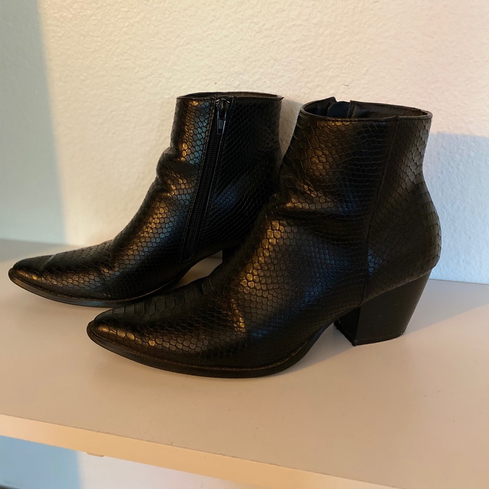Lulus X Matisse Black Crocodile Booties
